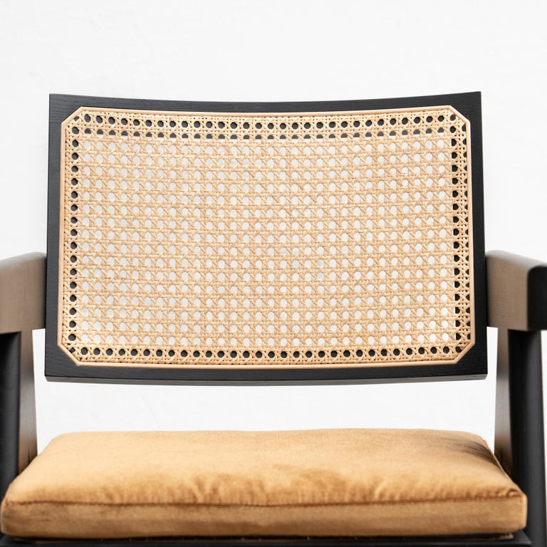 https://a.1stdibscdn.com/pierre-jeanneret-051-capitol-complex-office-chair-with-cushion-by-cassina-for-sale-picture-17/f_14272/f_322679821673952757331/13Dec_baixa_193_master.jpg?width=768
