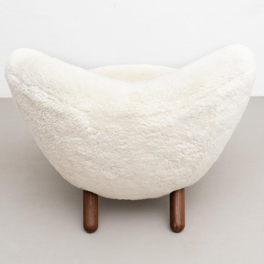 https://a.1stdibscdn.com/set-of-two-finn-juhl-pelican-chair-upholstered-in-gotland-sheepskin-for-sale-picture-6/f_14272/f_265775721639735302603/13Dec_baixa_396_master.jpg