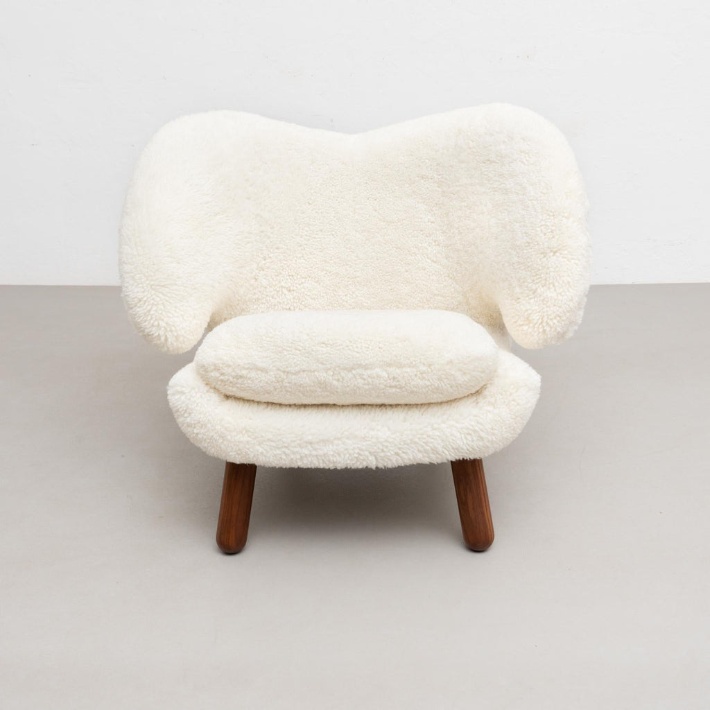 https://a.1stdibscdn.com/set-of-two-finn-juhl-pelican-chair-upholstered-in-gotland-sheepskin-for-sale-picture-8/f_14272/f_265775721639735304196/13Dec_baixa_407_master.jpg