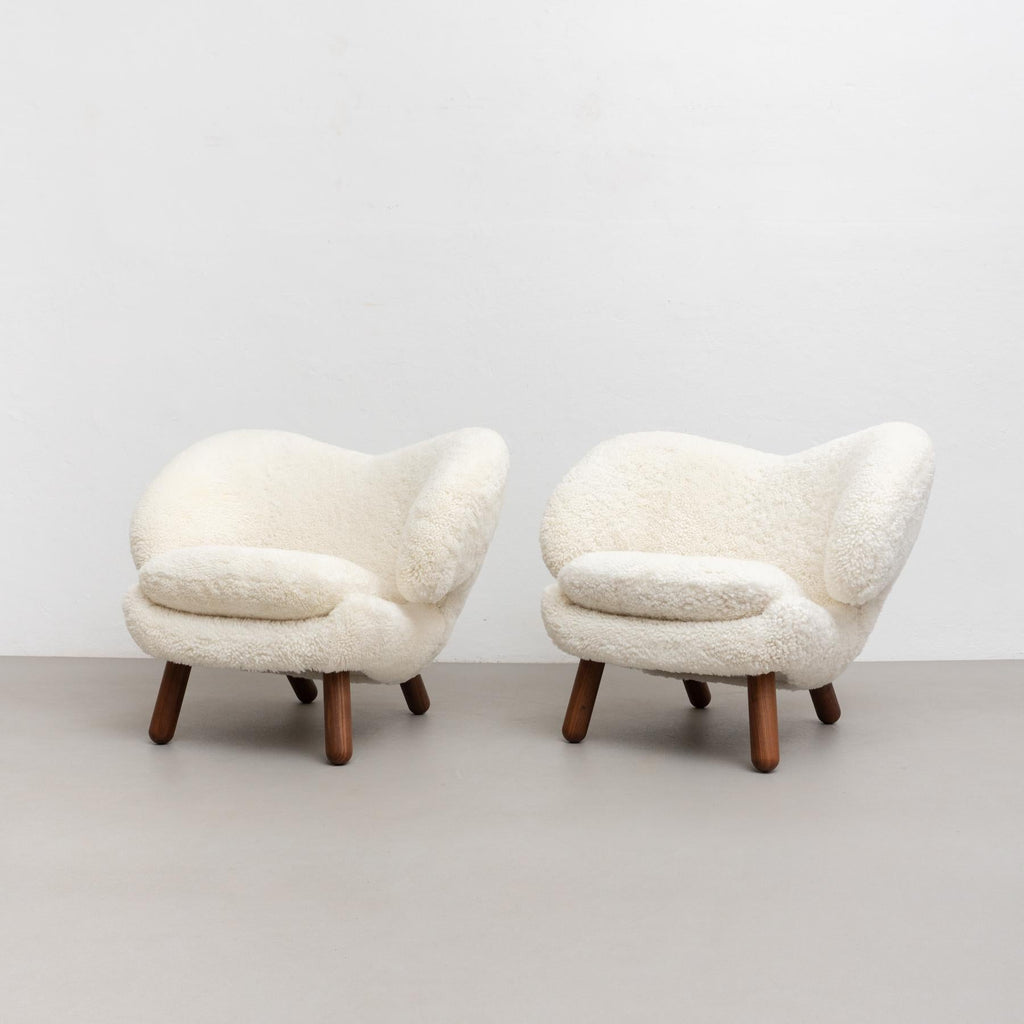 https://a.1stdibscdn.com/set-of-two-finn-juhl-pelican-chair-upholstered-in-gotland-sheepskin-for-sale-picture-13/f_14272/f_265775721639735450142/13Dec_baixa_414_master.jpg