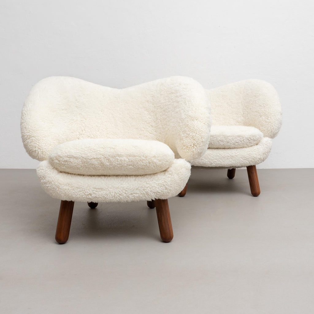 https://a.1stdibscdn.com/set-of-two-finn-juhl-pelican-chair-upholstered-in-gotland-sheepskin-for-sale-picture-11/f_14272/f_265775721639735331032/13Dec_baixa_415_master.jpg