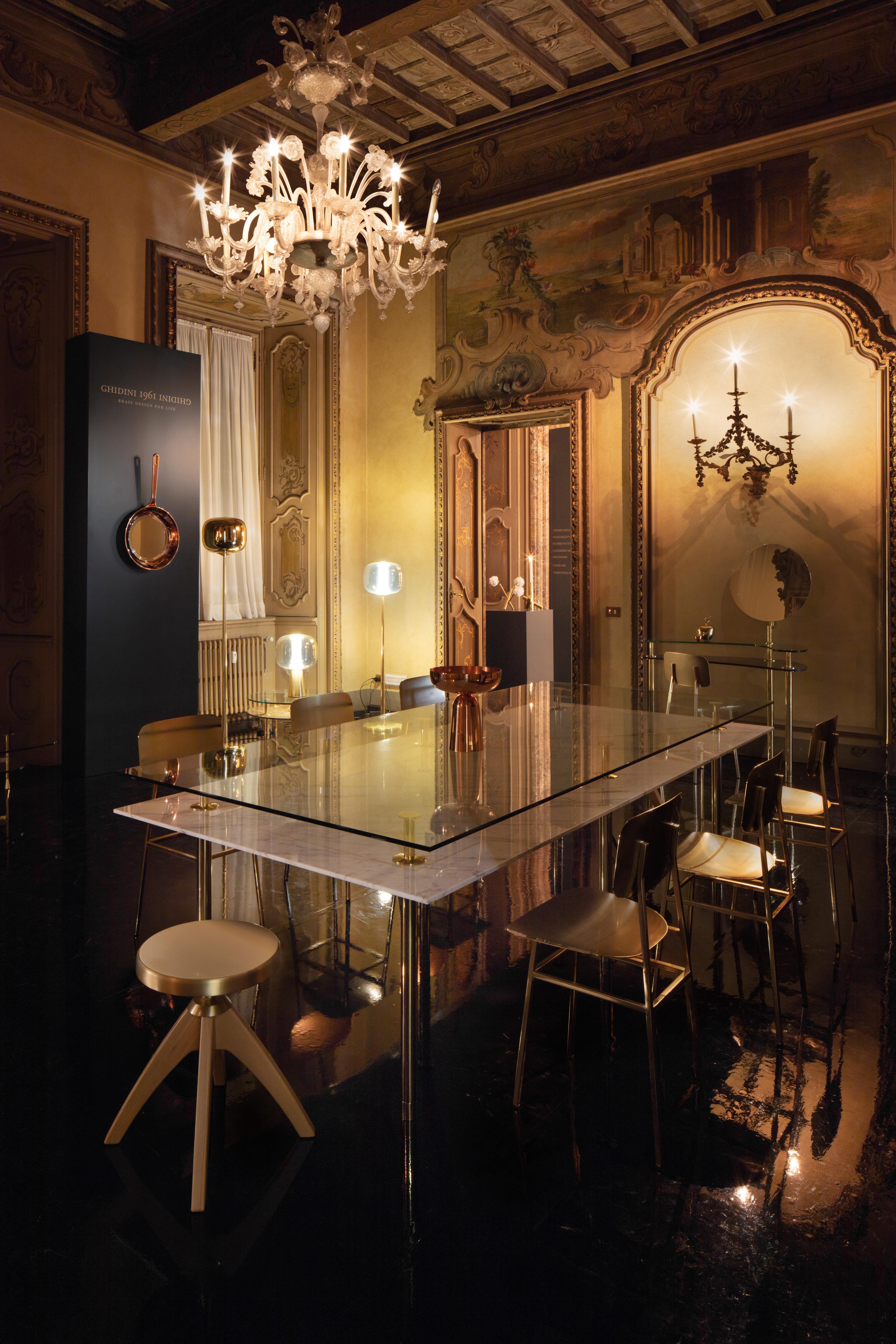 https://a.1stdibscdn.com/ghidini-1961-leporello-senior-light-durmast-barstool-in-brass-by-paolo-rizzatto-for-sale-picture-3/12330573/f_136383821549879547956/13_1__master.jpg