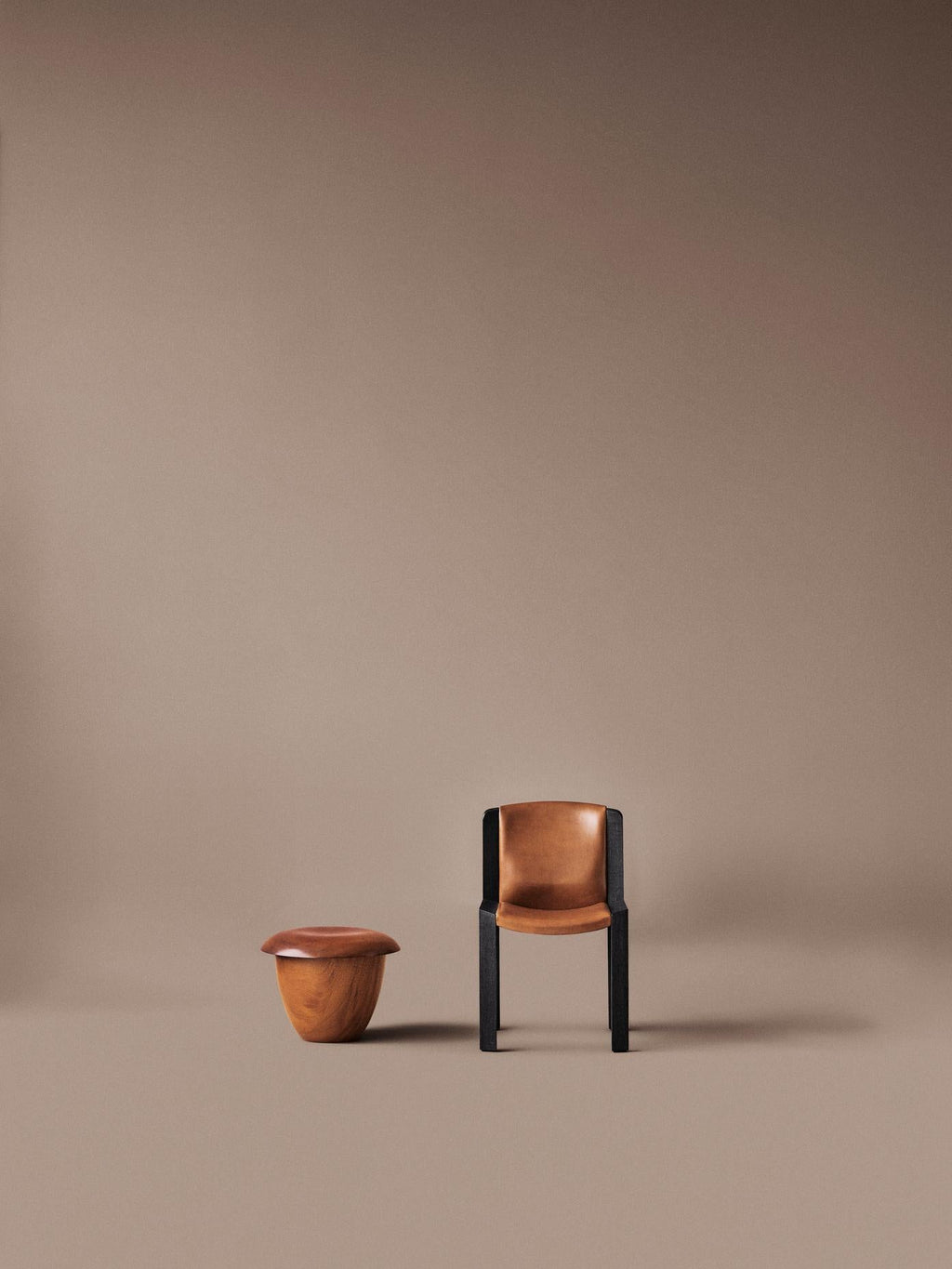 https://a.1stdibscdn.com/joe-colombo-chair-300-wood-and-srensen-leather-by-karakter-for-sale-picture-4/f_14272/f_321466021673355309714/13_Mahoganystool_chair300_1__master.jpg
