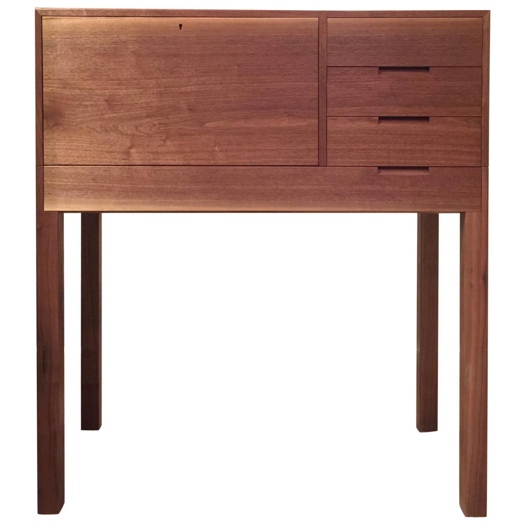 https://a.1stdibscdn.com/butlers-desk-or-walnut-secretary-for-sale/1121189/f_140096921553923690351/14009692_master.jpeg