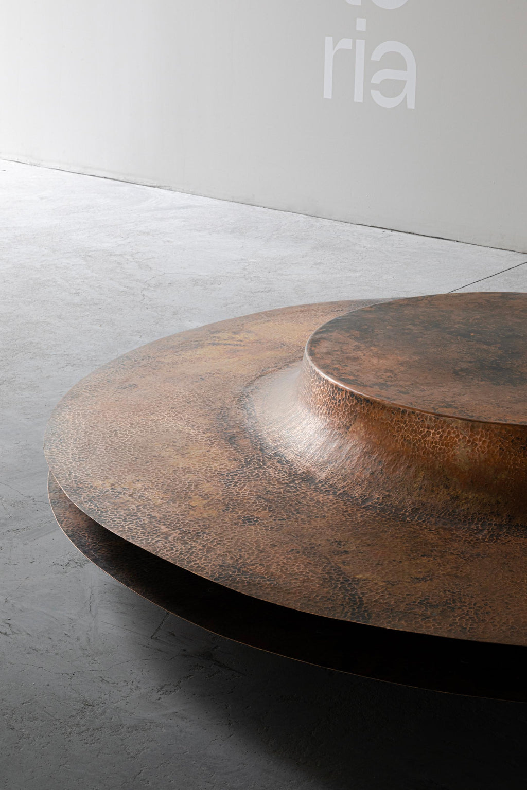 https://a.1stdibscdn.com/contemporary-mexican-obj-06-coffee-table-in-natural-copper-for-sale-picture-10/f_70152/f_476765721763970840436/140_ManuBano_master.jpg
