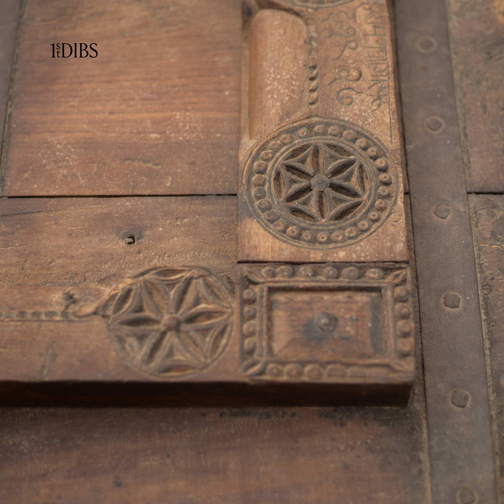 https://a.1stdibscdn.com/jaipur-antique-reclaimed-haveli-door-dining-table-by-house-of-jaipur-for-sale-picture-5/f_97222/f_490427021772457111195/140_master.jpg