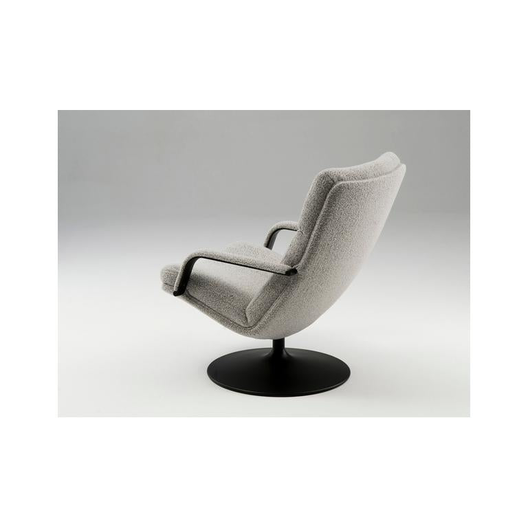 https://a.1stdibscdn.com/artifort-f142-chair-in-grey-with-disc-base-by-geoffrey-d-harcourt-rdi-for-sale-picture-4/12330573/f_142634411554363260792/142_B00_06L_master.jpg