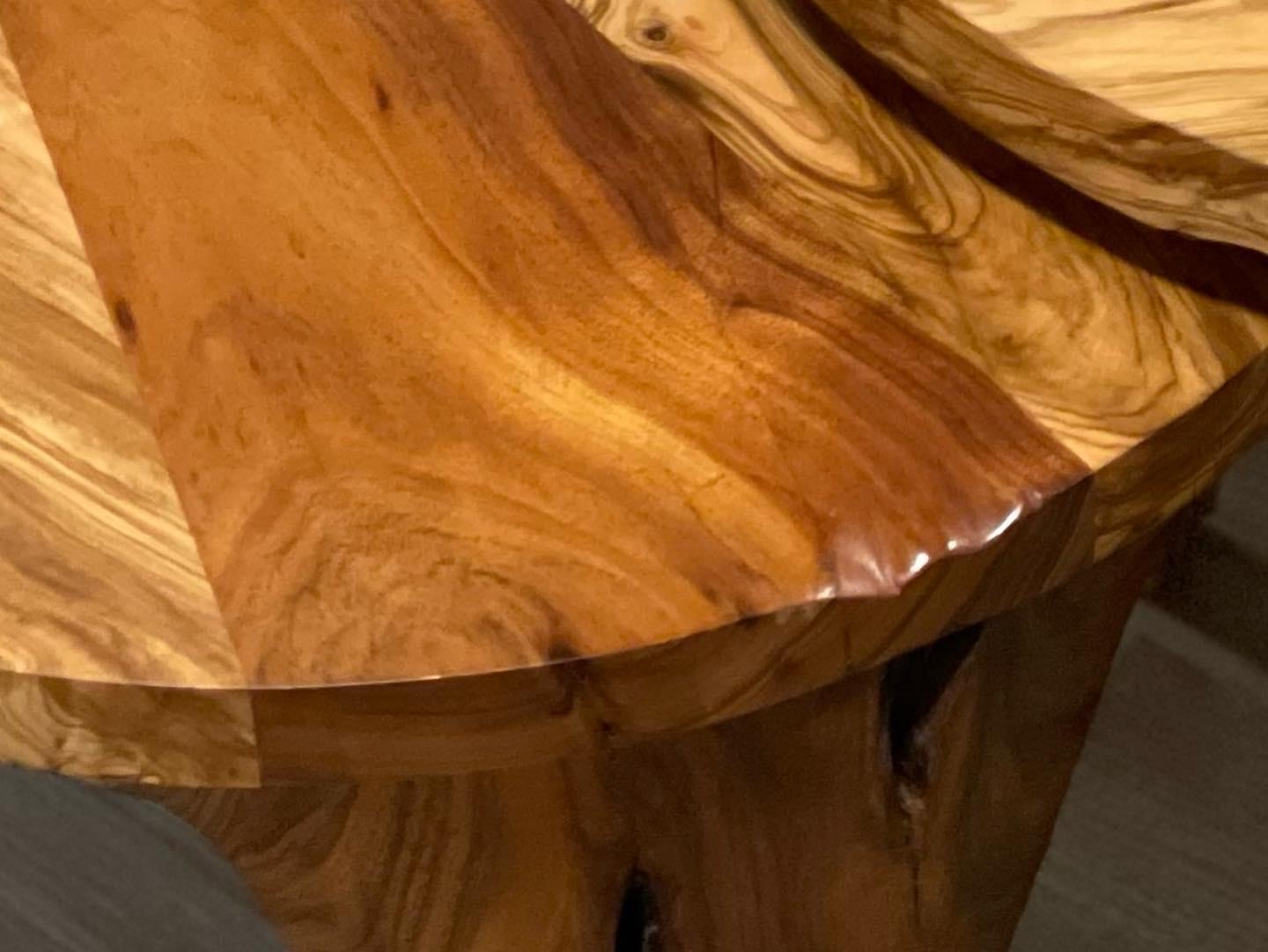 https://a.1stdibscdn.com/handcrafted-round-nesting-coffee-tables-in-natural-wood-for-sale-picture-3/f_102222/f_431716421736975896647/14580516_1969_487D_B3B8_7D028EA6ADD3_master.JPG