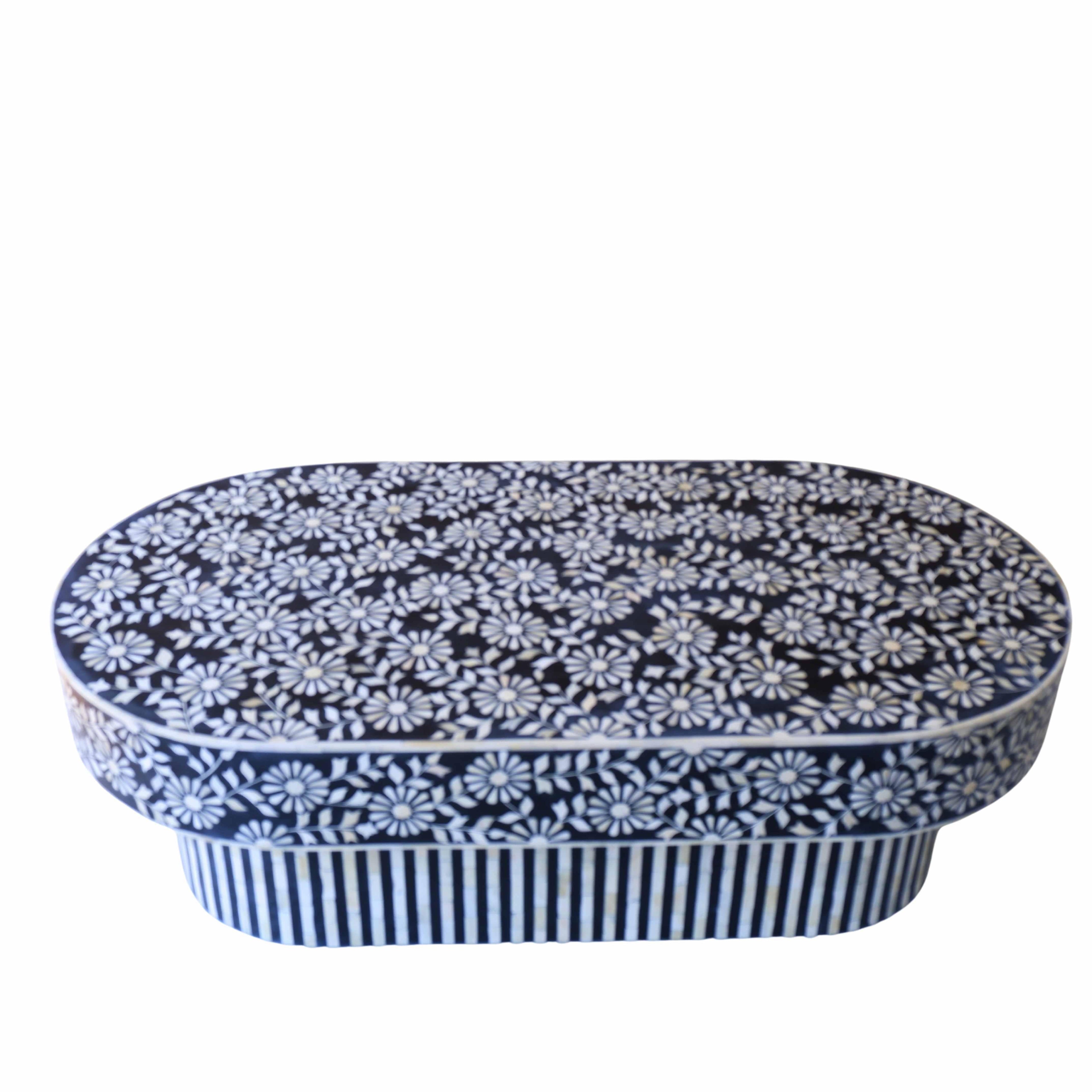 https://a.1stdibscdn.com/sunflower-bone-inlay-coffee-table-for-sale-picture-7/f_97222/f_397292321715787491721/145_master.jpg
