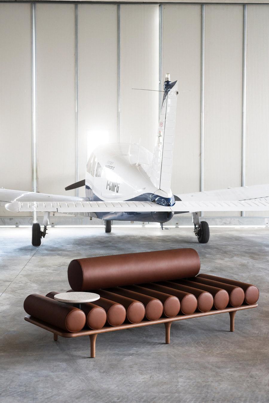 https://a.1stdibscdn.com/tacchini-five-to-nine-sofa-daybed-with-headrest-designed-by-studiopepe-for-sale-picture-4/f_44652/1607377589406/14_PS_TACCHINI_STUDIOPEPE_FIVE_TO_NINE_Andrea_Ferrari_arcit18_master.jpg