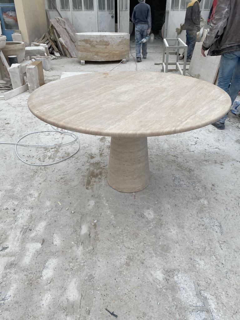 https://a.1stdibscdn.com/cream-travertine-round-dining-table-in-the-style-of-1970-angelo-mangiarotti-for-sale-picture-3/f_80522/f_410004521727181004391/150cm_diam_master.jpg