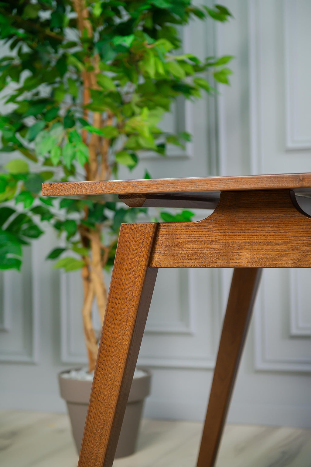 https://a.1stdibscdn.com/acline-brown-solid-wood-dining-table-for-sale-picture-6/f_82682/f_423619421731955959461/151_master.jpg