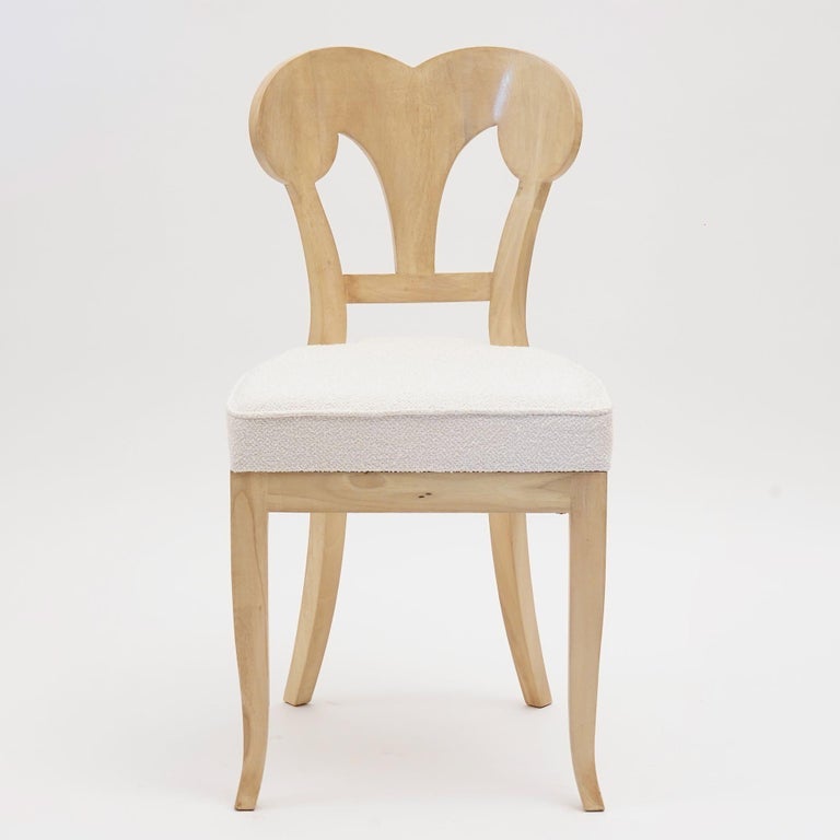 https://a.1stdibscdn.com/eclectica-set-of-8-white-biedermeier-dining-chairs-each-in-different-style-for-sale-picture-16/f_25683/f_461406221754336576006/15_ADX02871_master.jpeg?width=768