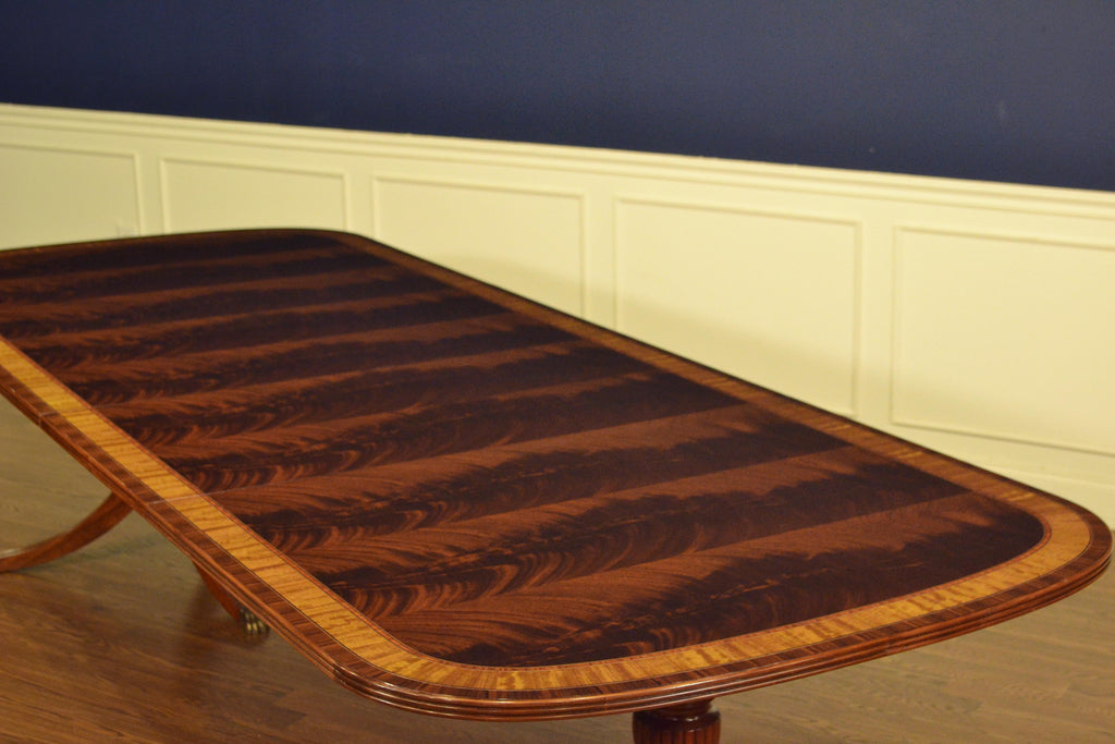 https://a.1stdibscdn.com/traditional-mahogany-georgian-style-dining-table-by-leighton-hall-for-sale-picture-3/f_44162/f_146260511557182825676/161_master.JPG