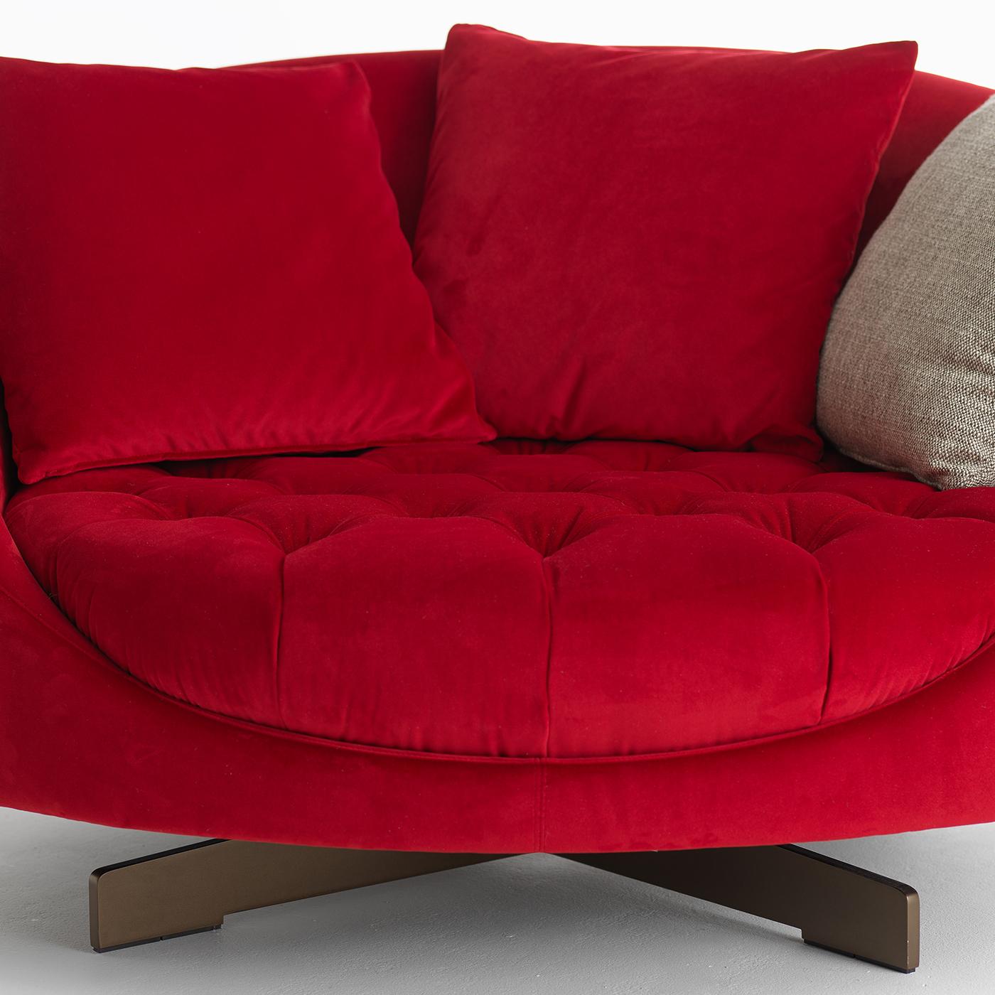 https://a.1stdibscdn.com/hill-red-sofa-by-studio-ma-by-albedo-for-sale-picture-5/f_17062/f_455003721750235203931/1642760809328_ETRANY_0024_Albedo_Hill_176_master.jpg