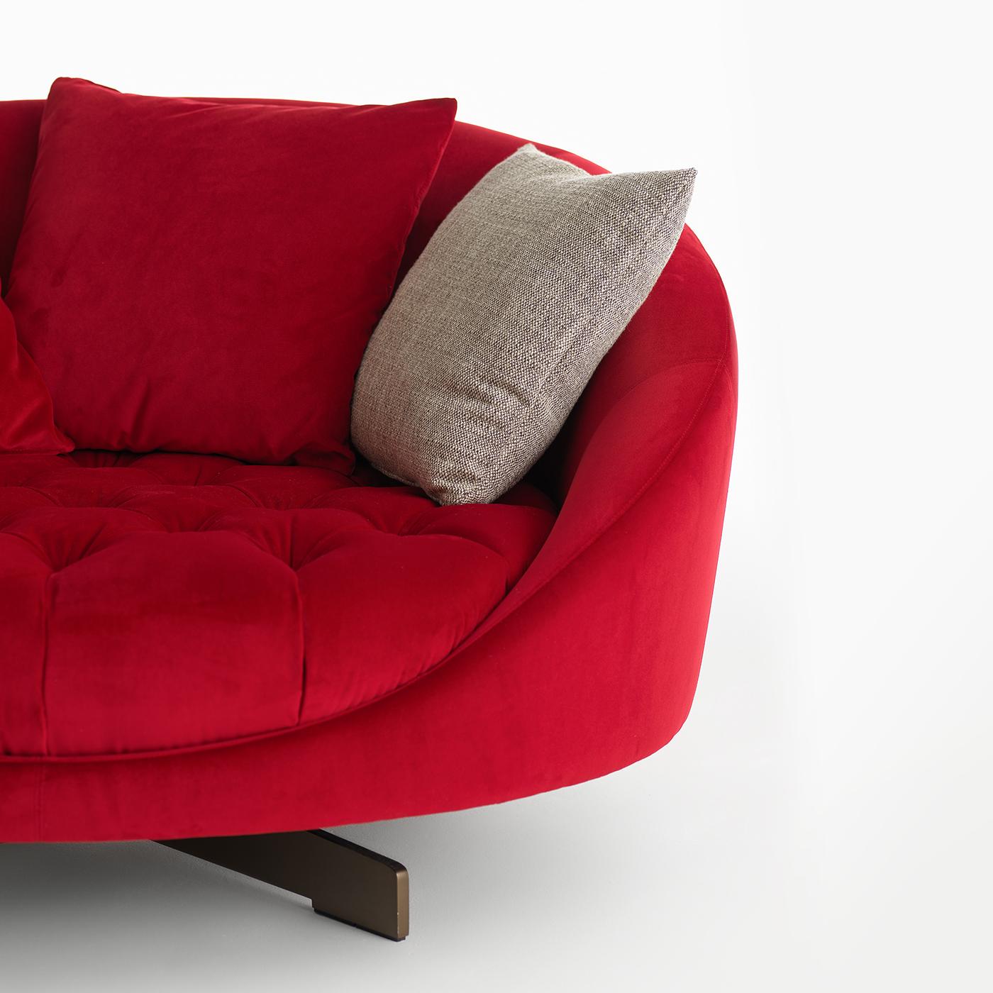 https://a.1stdibscdn.com/hill-red-sofa-by-studio-ma-by-albedo-for-sale-picture-4/f_17062/f_455003721750235203772/1642760810772_ETRANY_0025_Albedo_Hill_166_master.jpg