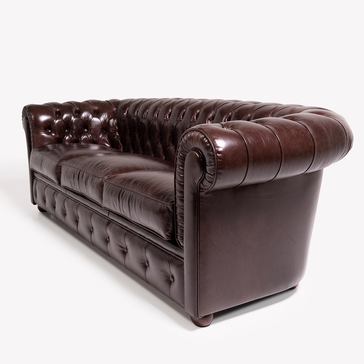 https://a.1stdibscdn.com/chesterfield-brown-leather-3-seater-sofa-for-sale-picture-3/f_17062/f_283500121650625184156/1644508049168_ARTSNY_0002_DSC07751_master.jpg