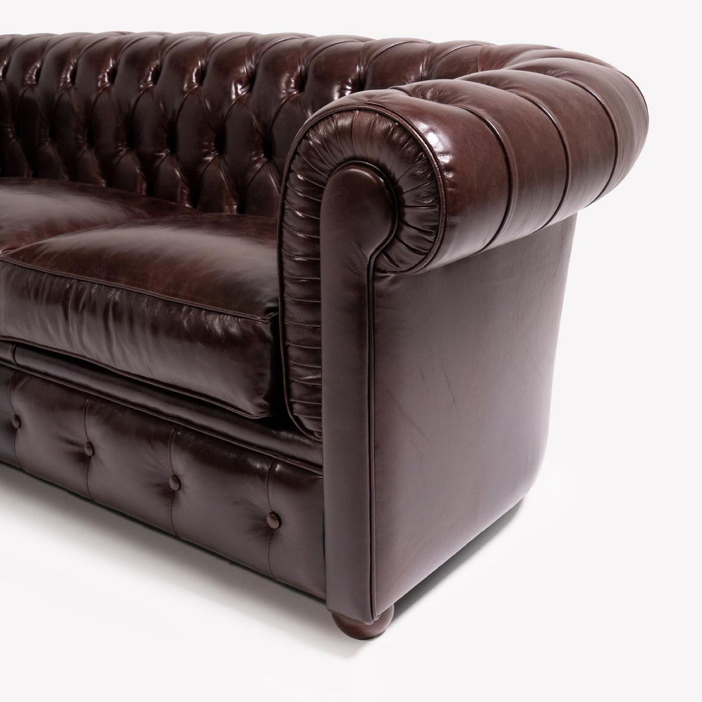 https://a.1stdibscdn.com/chesterfield-brown-leather-3-seater-sofa-for-sale-picture-2/f_17062/f_283500121650625184169/1644508077354_ARTSNY_0000_DSC07761_master.jpg