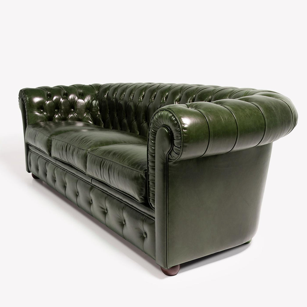https://a.1stdibscdn.com/chesterfield-green-leather-3-seater-sofa-for-sale-picture-3/f_17062/f_283500521650625324699/1644508080214_ARTSNY_0001_DSC07752_master.jpg