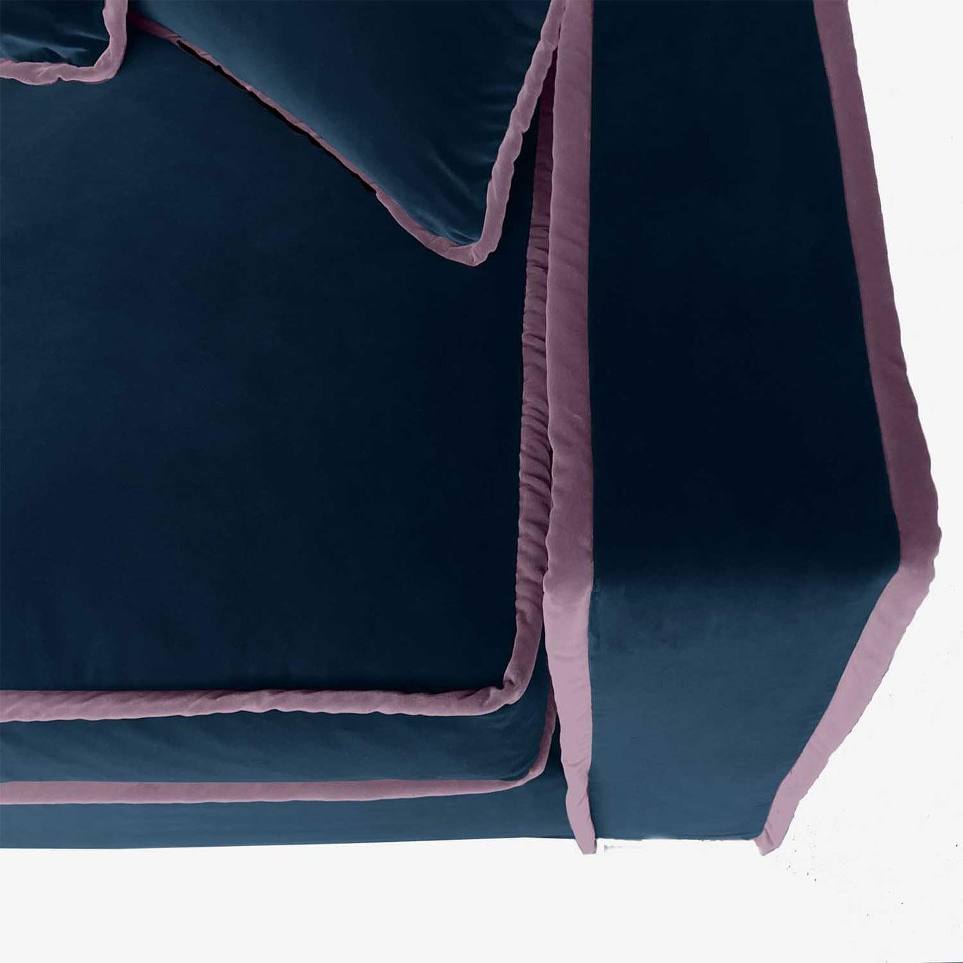 https://a.1stdibscdn.com/rafaella-midnight-blue-pink-velvet-2-seater-sofa-by-biosofa-for-sale-picture-6/f_17062/f_441822521742815451475/1654079604978_TMAANY_0001_Biosofa_Rafaella_IMG_2066_blu_pin_master.jpeg