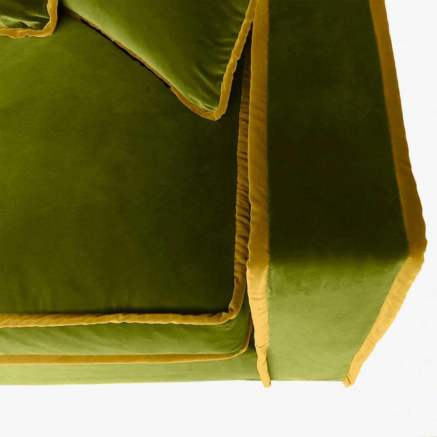 https://a.1stdibscdn.com/rafaella-green-gold-velvet-2-seater-sofa-for-sale-picture-2/f_17062/f_313563321668700951384/1654079624389_TMAANY_0000_Biosofa_Rafaella_IMG_2066_gre_ear_master.jpg