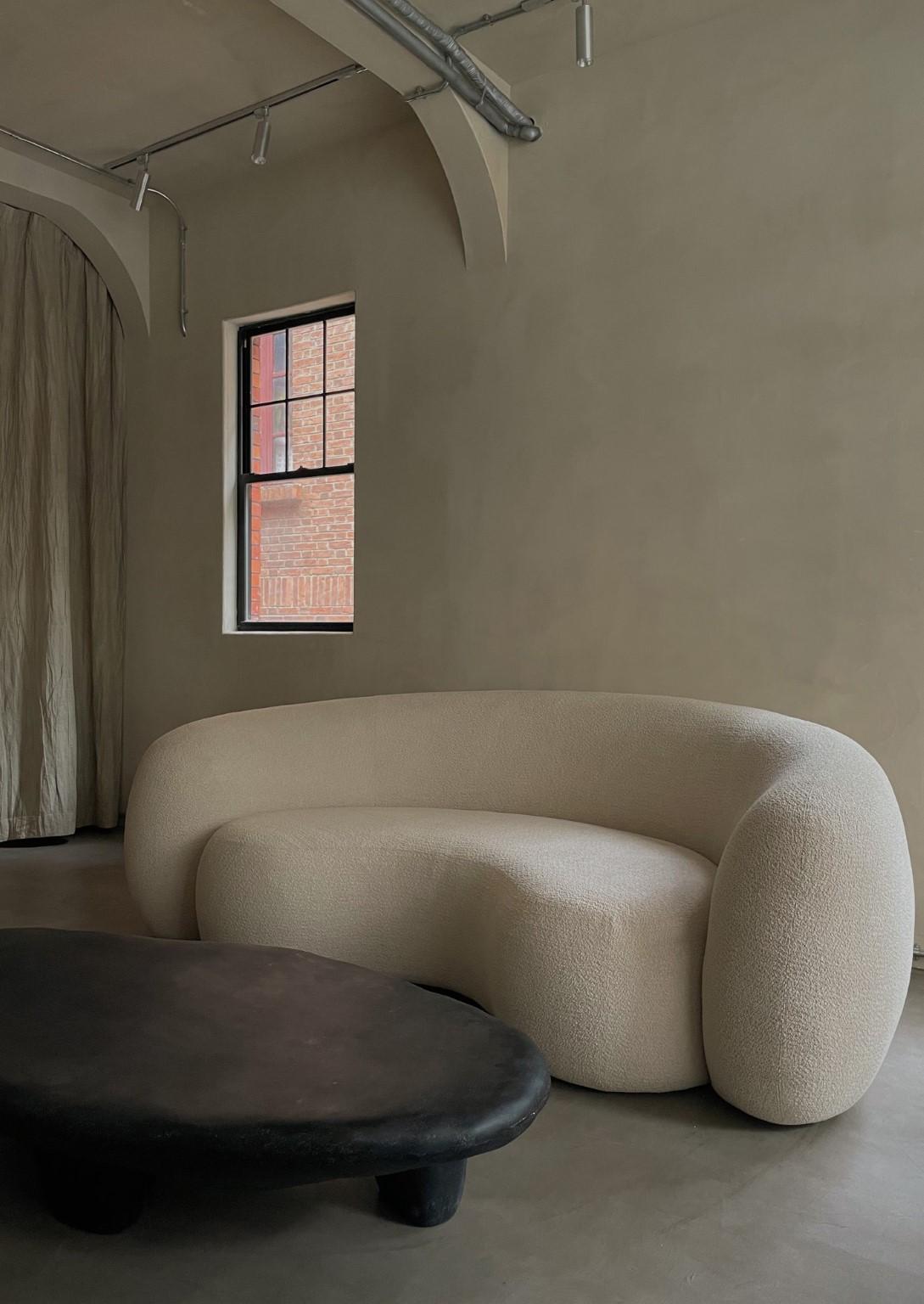 https://a.1stdibscdn.com/circular-sofa-by-karstudio-for-sale-picture-3/f_12192/f_327068121676044268105/1654_64_Personalizado__master.jpg
