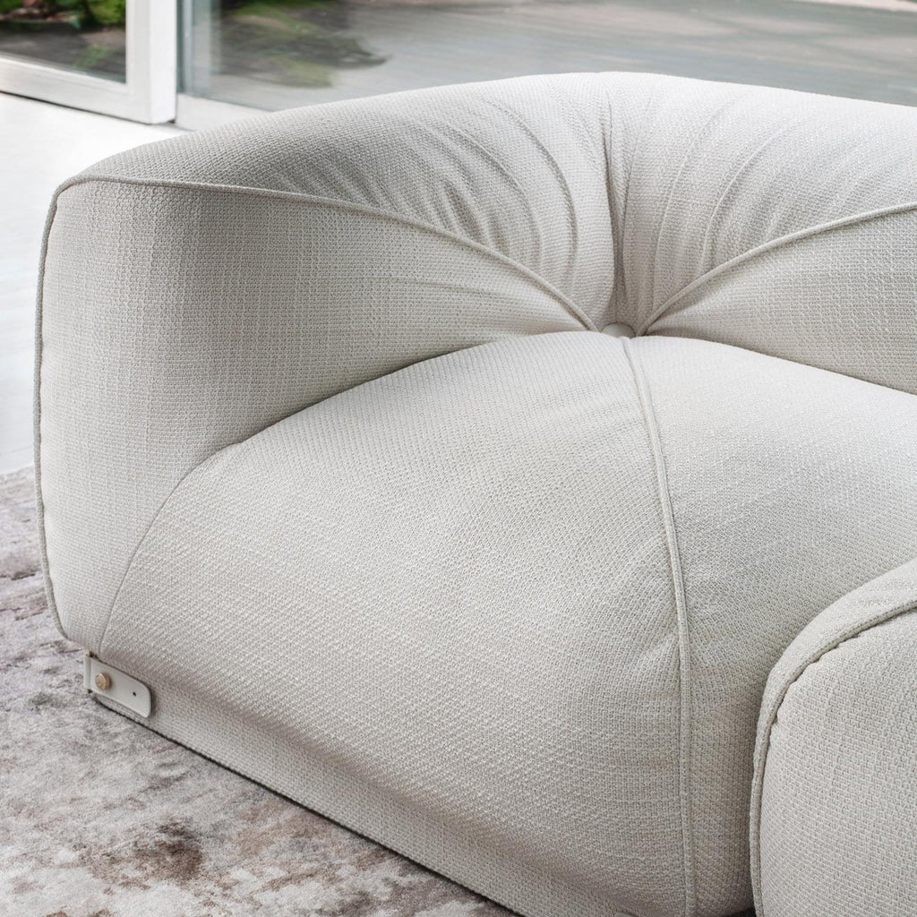 https://a.1stdibscdn.com/leisure-4-seater-white-sofa-by-lorenza-bozzoli-by-ghidini-1961-for-sale-picture-3/f_17062/f_447828421745834422740/1657627823679_TRRENY_0053_Leisure_dett_111442_master.jpg
