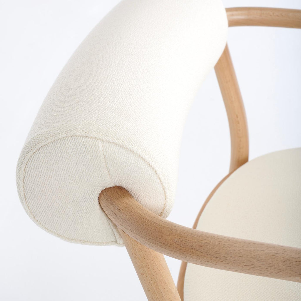 https://a.1stdibscdn.com/loop-white-chair-by-india-mahdavi-for-sale-picture-3/f_17062/f_454685421750069243575/1665743074685_ARTSNY_0033_Loop_20loungechair_20design_20by_20India_20Mahdavi_2C_202022_20_288_29_master.jpg