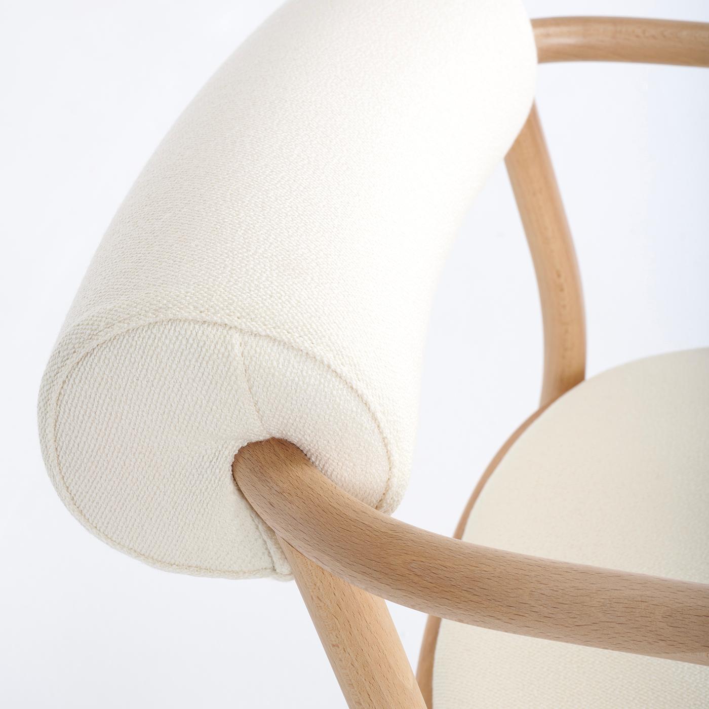 https://a.1stdibscdn.com/loop-white-chair-by-india-mahdavi-for-sale-picture-3/f_17062/f_454685421750069243575/1665743074685_ARTSNY_0033_Loop_20loungechair_20design_20by_20India_20Mahdavi_2C_202022_20_288_29_master.jpg