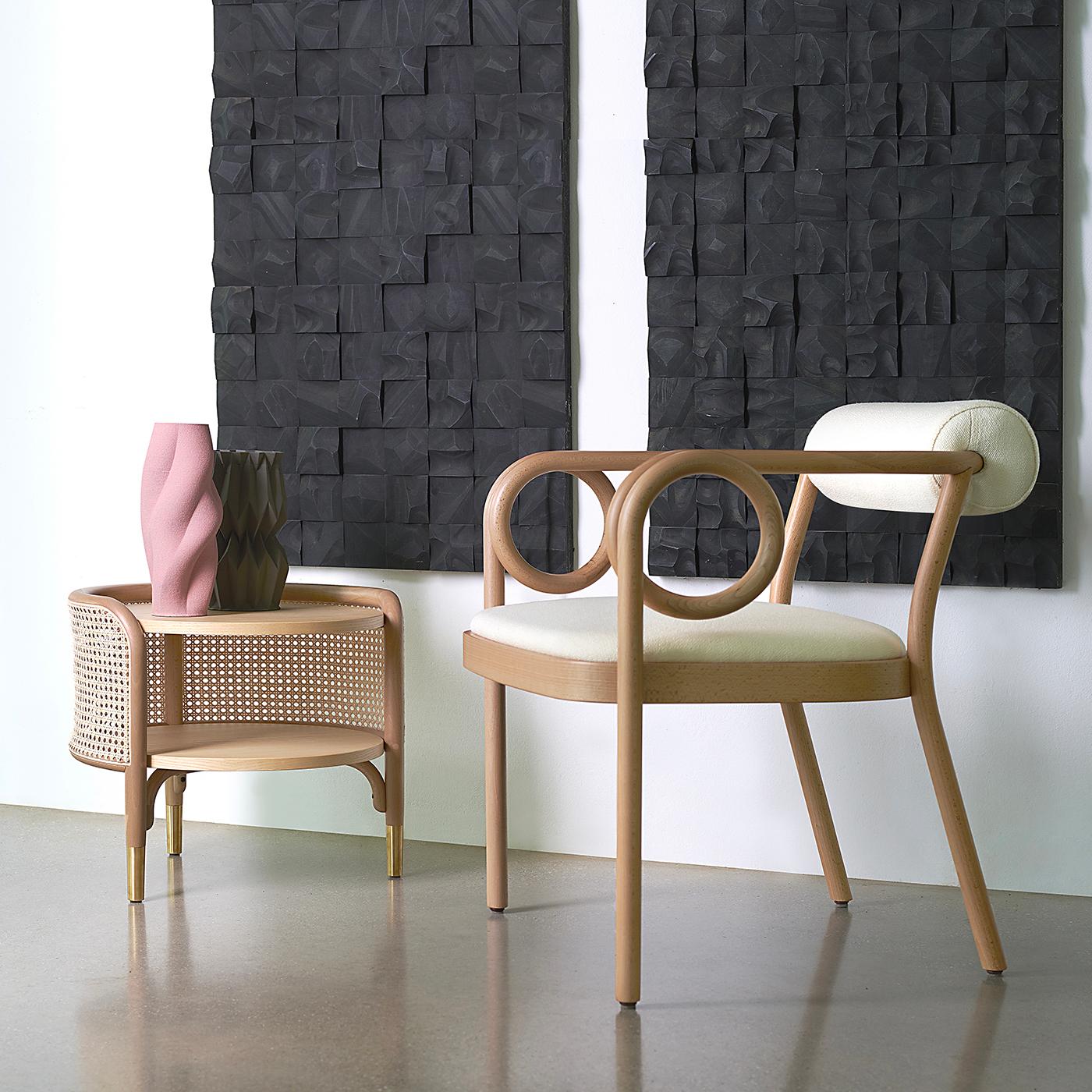 https://a.1stdibscdn.com/loop-white-chair-by-india-mahdavi-for-sale-picture-2/f_17062/f_454685421750069243717/1665743177692_ARTSNY_0039_Loop_20design_20by_20India_20Mahdavi_20for_20Gebr_C3_BCder_20Thonet_20Vienna_2C_202022_master.jpg