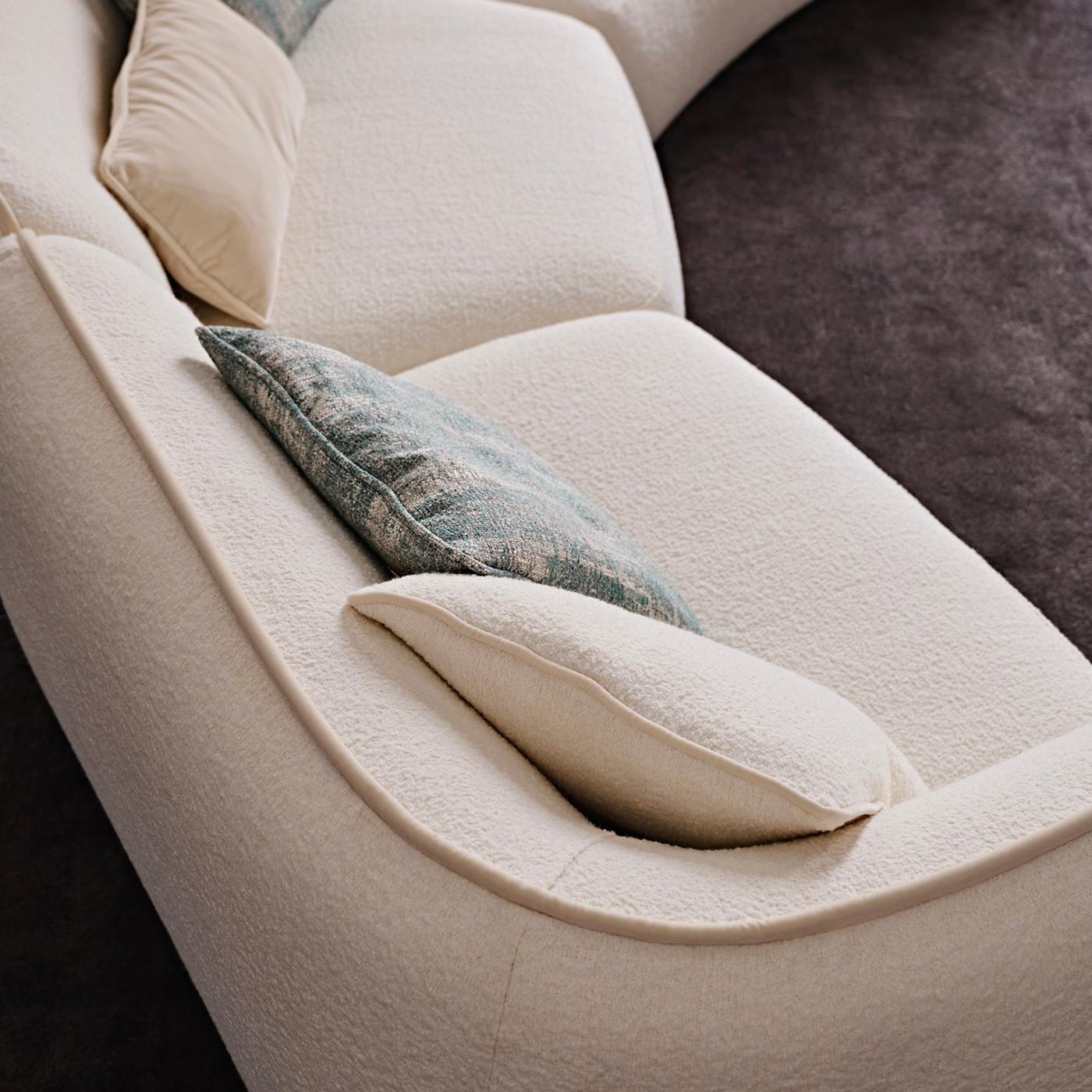 https://a.1stdibscdn.com/erasmo-white-sofa-by-black-tie-for-sale-picture-4/f_17062/f_453101821749043501558/1668160929439_SRSSNY_0006_ERASMO_204_master.jpg