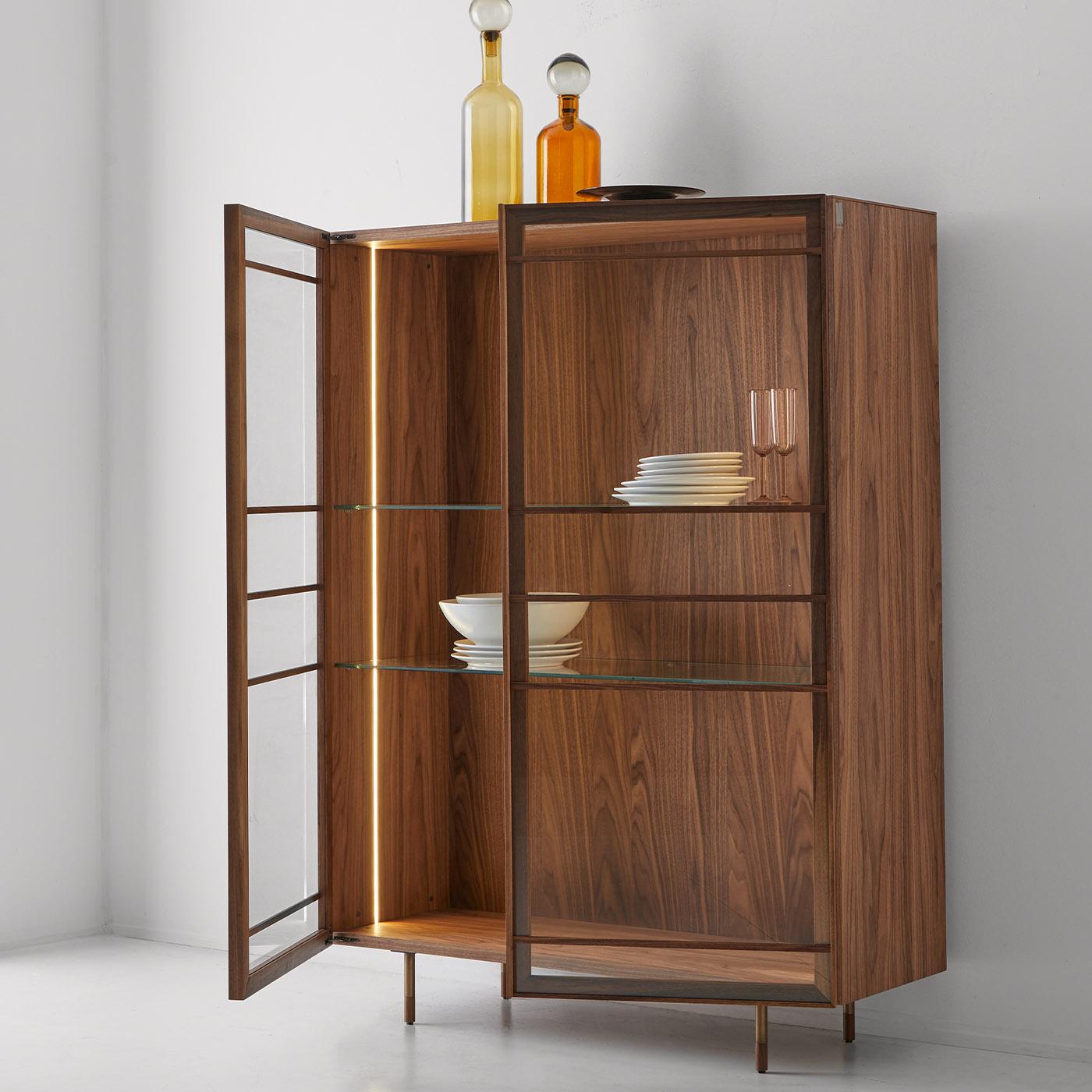 https://a.1stdibscdn.com/york-display-cabinet-by-modesign-for-sale-picture-3/f_17062/f_452301021748525047683/1671814108492_TARTNY_0002_mod165_master.jpg