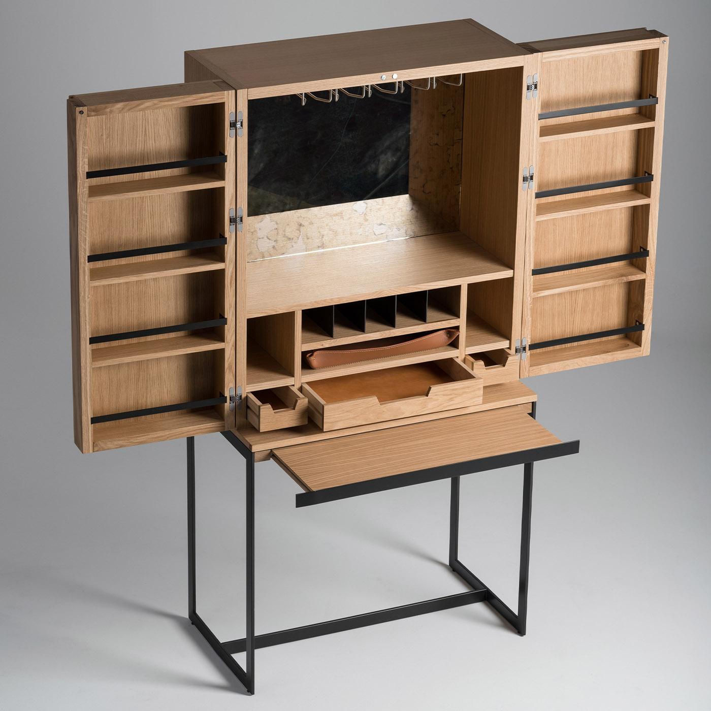 https://a.1stdibscdn.com/tury-bar-cabinet-for-sale-picture-2/f_17062/f_342456621683878864681/1674037662485_TARTNY_0201_DAD0222_master.jpg