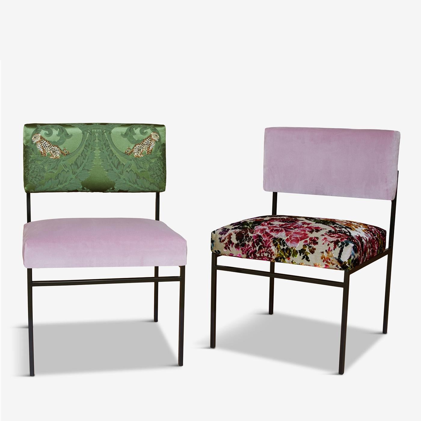 https://a.1stdibscdn.com/aurea-pink-jungle-dining-chair-for-sale-picture-2/f_17062/f_327021321676029444227/1675346549894_TRTRNY_0040_Copie_20de_20Biosofa_20Aurea_20sustainable_20dining_20chair_20IMG_0822_a_master.jpg