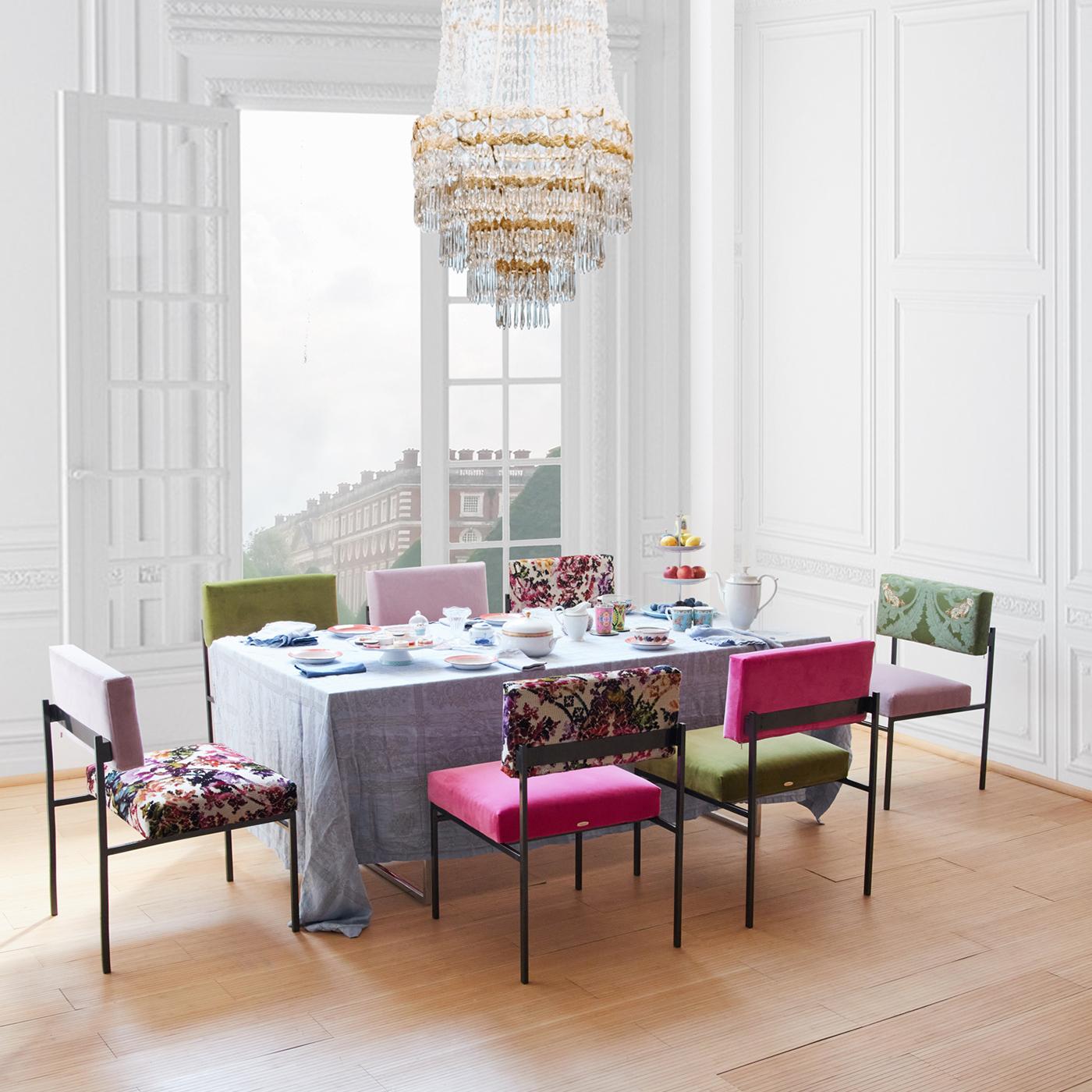 https://a.1stdibscdn.com/aurea-pink-jungle-dining-chair-for-sale-picture-4/f_17062/f_327021321676029452988/1675346550285_TRTRNY_0049_Copie_20de_20Biosofa_20Aurea_20sustainable_20dining_20chair_20IMG_0776_a_master.jpg