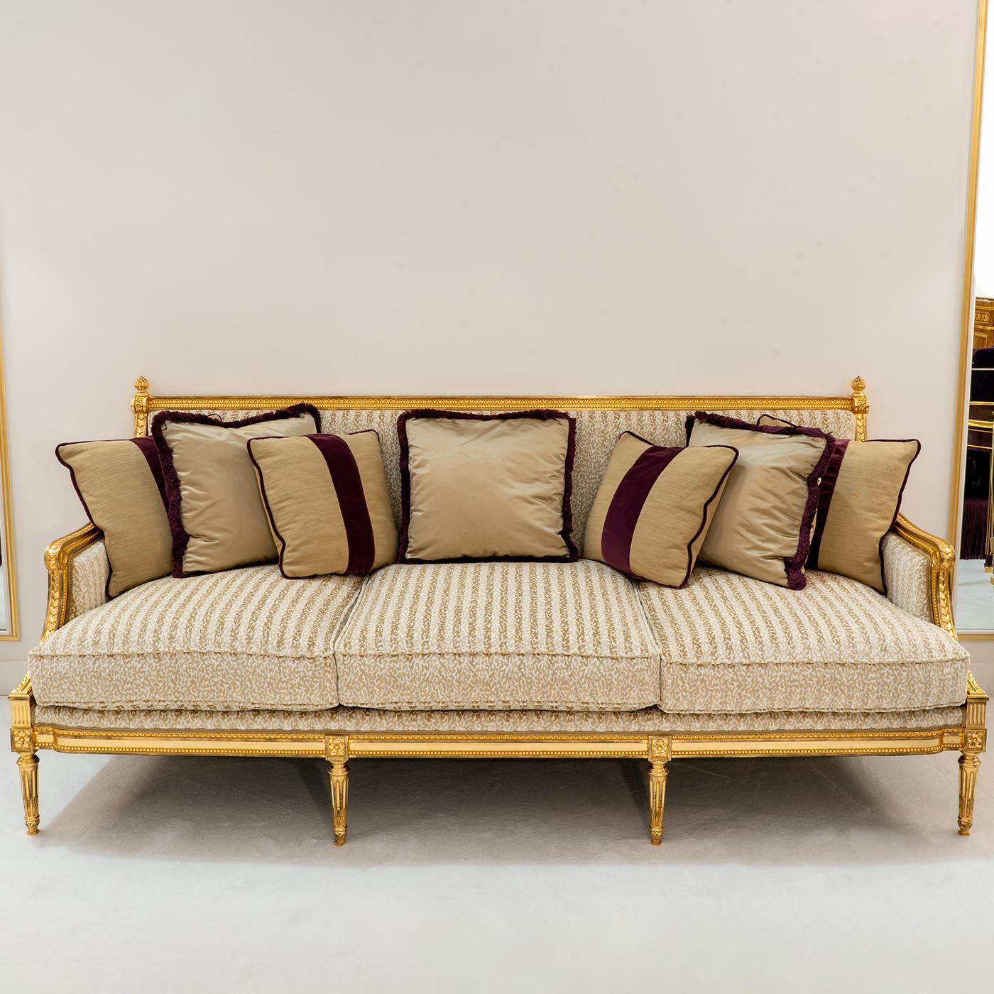 https://a.1stdibscdn.com/louis-xvi-style-gold-beige-sofa-for-sale-picture-2/f_17062/f_326687021675873493909/1675441198717_MSMRNY_0003_ART_202304_20DIM_20220X90X97H_20CM_20_20_282_29bbb_master.jpg