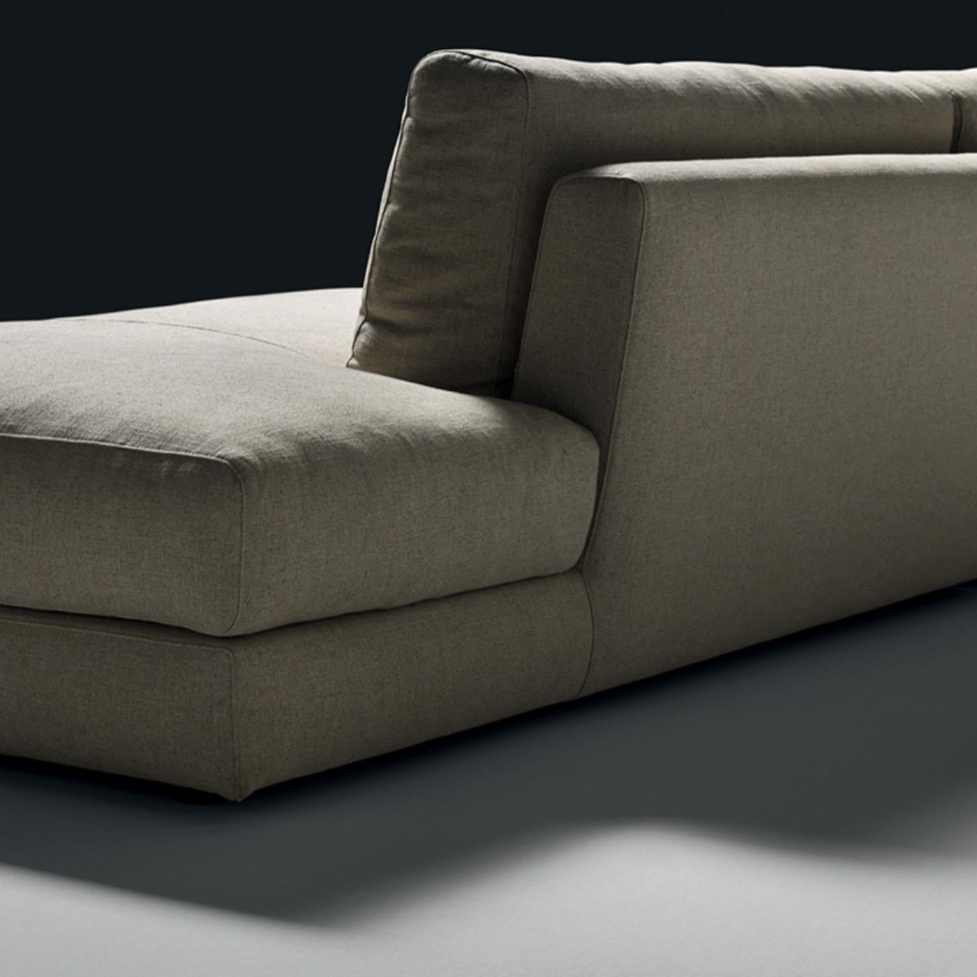 https://a.1stdibscdn.com/dante-modular-beige-sofa-for-sale-picture-3/f_17062/f_333111921678896271445/1676885725871_SRSSNY_0054_03_DANTE_master.jpg