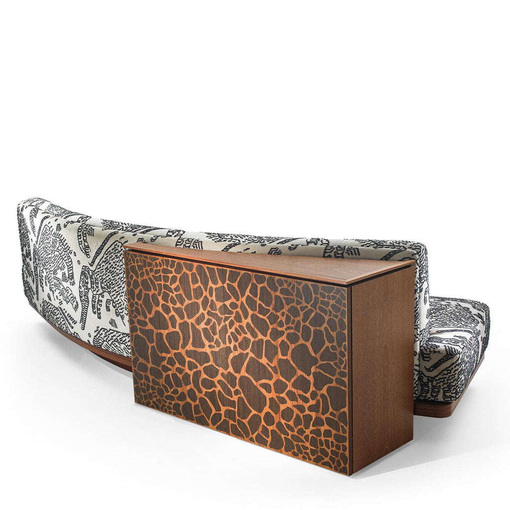 https://a.1stdibscdn.com/wild-back-sofa-for-sale-picture-2/f_17062/f_350117521688042278225/1686317164633_ASTMNY_0010_7166_WILD_20BACK_20retro_master.jpg