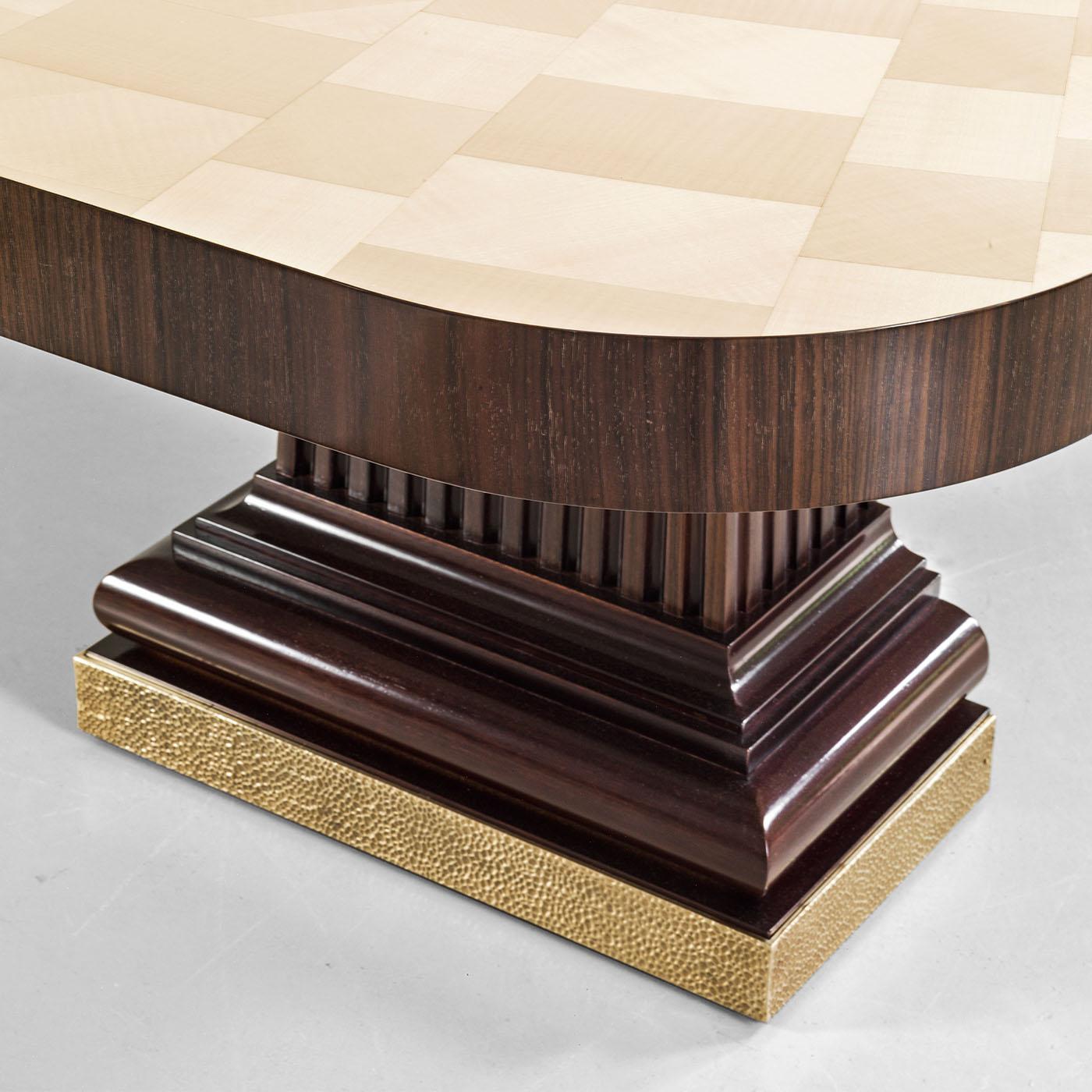 https://a.1stdibscdn.com/rosewood-and-mahogany-dining-table-for-sale-picture-4/f_17062/f_355909121691415006254/1688121243269_TAATNY_0042_Job_2522_master.jpg
