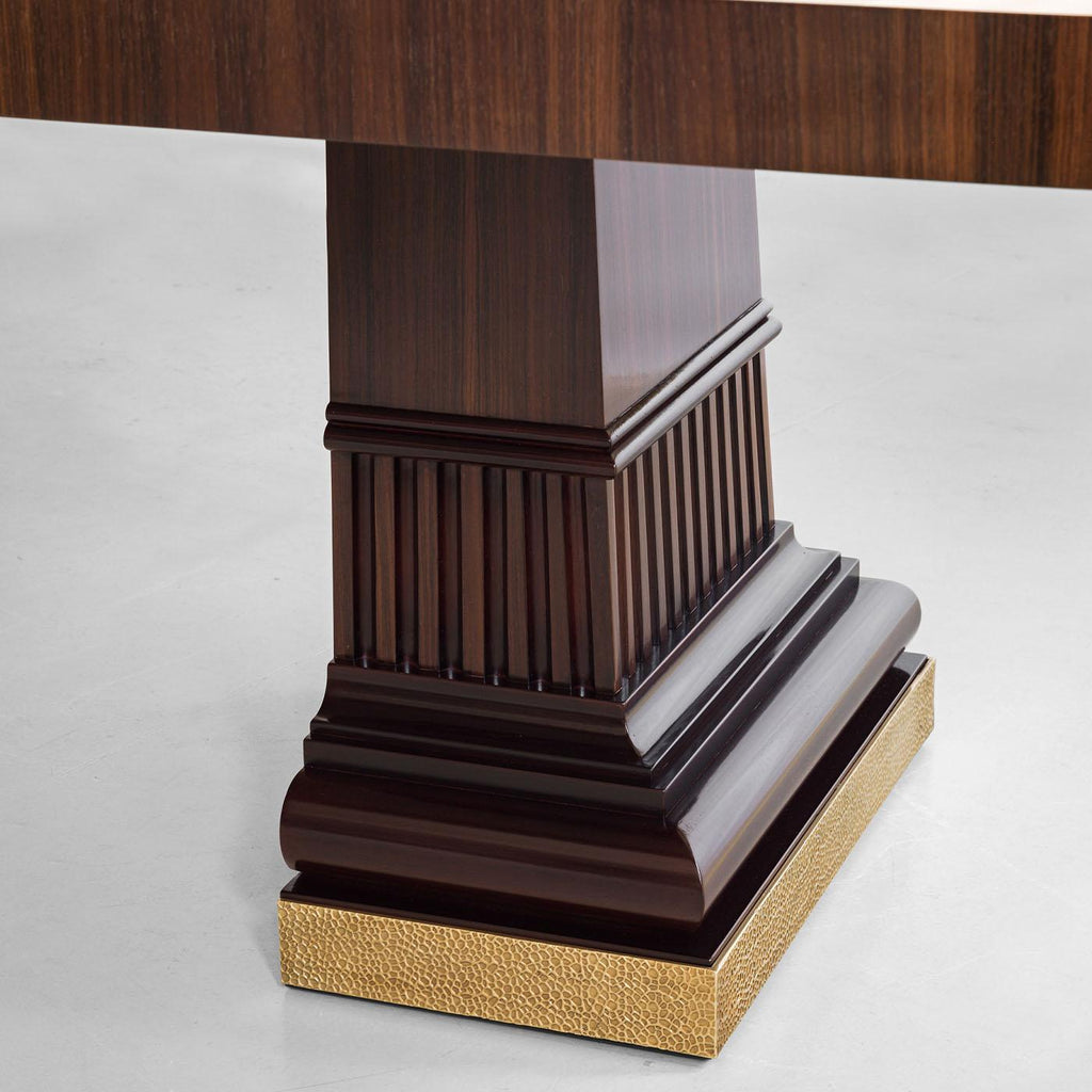 https://a.1stdibscdn.com/rosewood-and-mahogany-dining-table-for-sale-picture-5/f_17062/f_355909121691415006066/1688121250273_TAATNY_0043_Job_2519_master.jpg