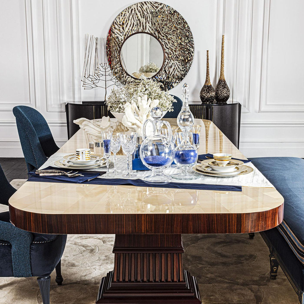 https://a.1stdibscdn.com/rosewood-and-mahogany-dining-table-for-sale-picture-6/f_17062/f_355909121691415006519/1688121309527_TAATNY_0108_32A0437_master.jpg