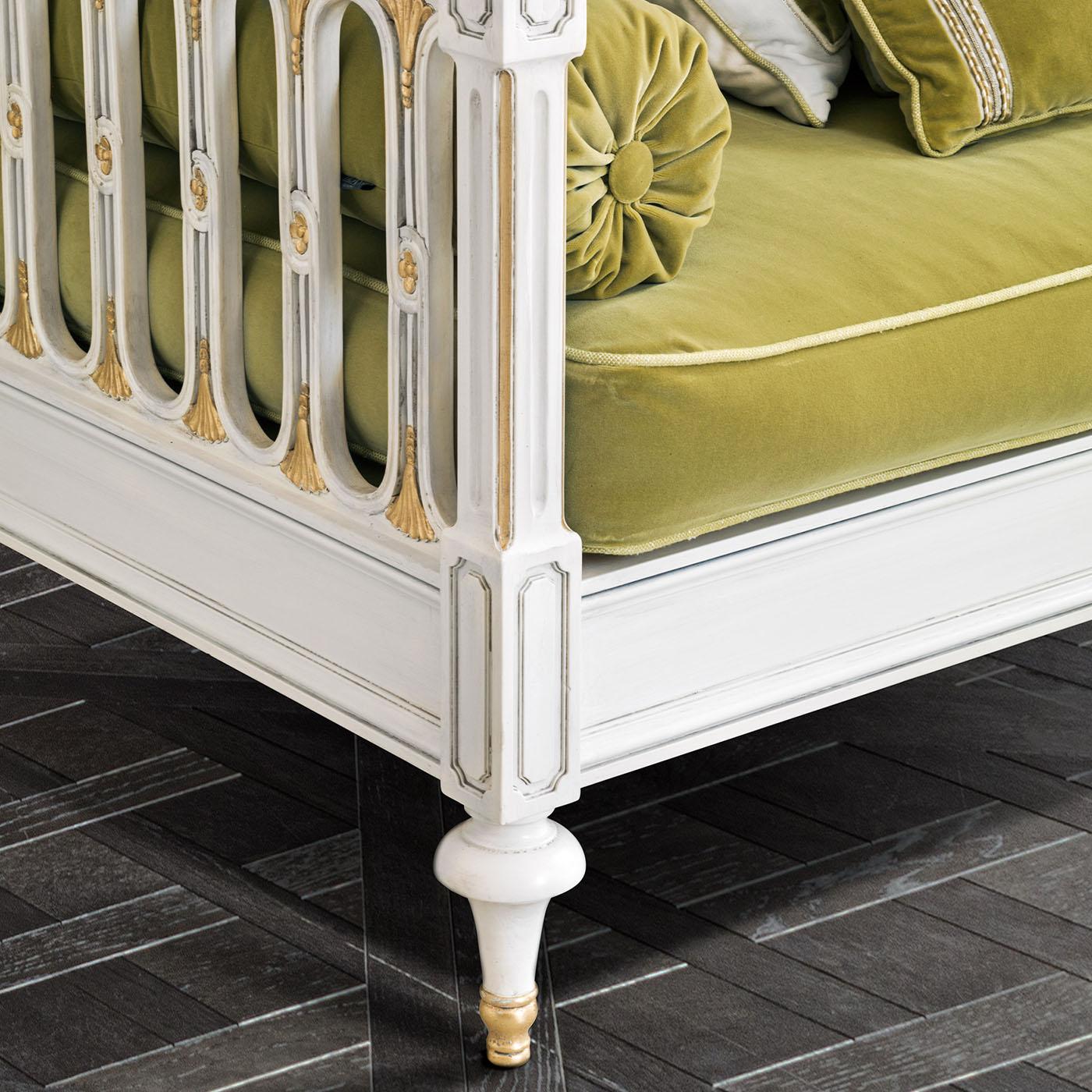 https://a.1stdibscdn.com/wilson-sofa-with-canopy-for-sale-picture-2/f_17062/f_356056421691489004996/1688129516158_TAATNY_0028_Job_2560_master.jpg