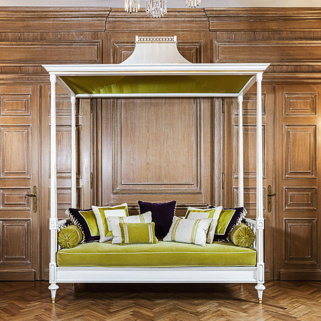 https://a.1stdibscdn.com/wilson-sofa-with-canopy-for-sale-picture-4/f_17062/f_356056421691489005654/1688129537159_TAATNY_0142_32A0233_master.jpg