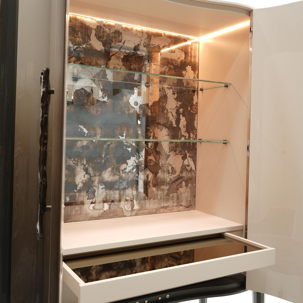 https://a.1stdibscdn.com/caleido-lacquered-bar-cabinet-for-sale-picture-3/f_17062/f_356136721691510626049/1688974594017_ASTMNY_0006_CAFEVR_055_4__master.jpg