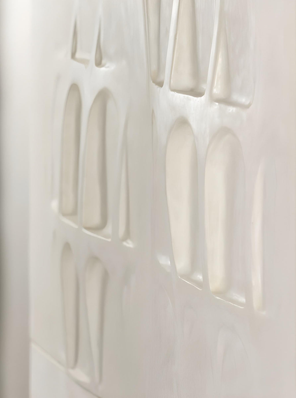 https://a.1stdibscdn.com/1980s-style-white-plastered-cabinet-with-sculpted-arch-doors-by-jose-castro-for-sale-picture-7/f_27693/f_475538821763365190520/16_1_master.jpg