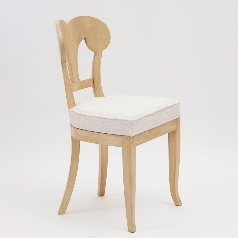 https://a.1stdibscdn.com/eclectica-set-of-8-white-biedermeier-dining-chairs-each-in-different-style-for-sale-picture-17/f_25683/f_461406221754336576004/16_ADX02873_master.jpeg?width=768