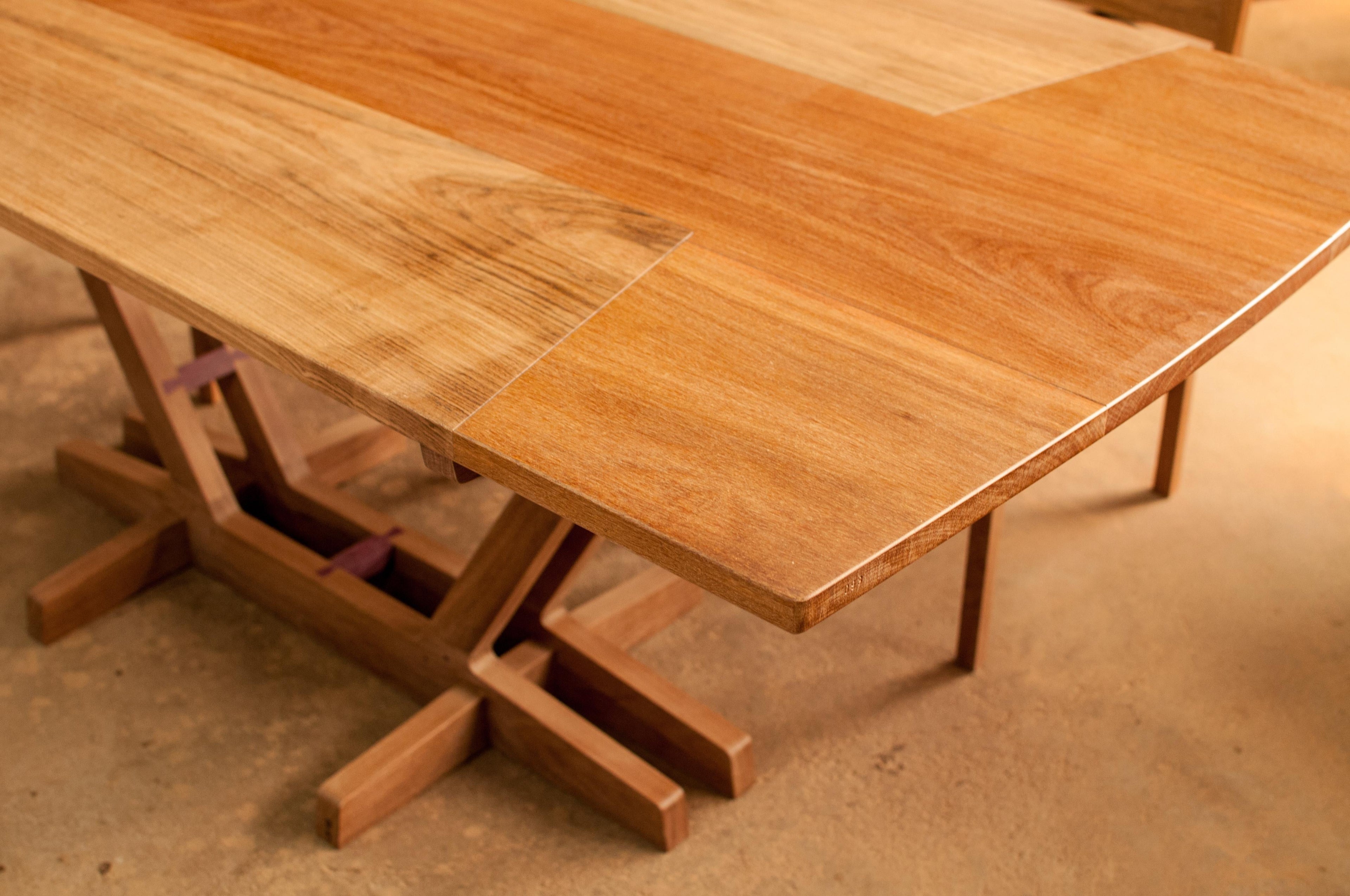 https://a.1stdibscdn.com/contemporary-dining-table-in-brazilian-hardwood-by-ricardo-graham-ferreira-for-sale-picture-5/f_31831/f_117658911534447281449/_16__master.jpg