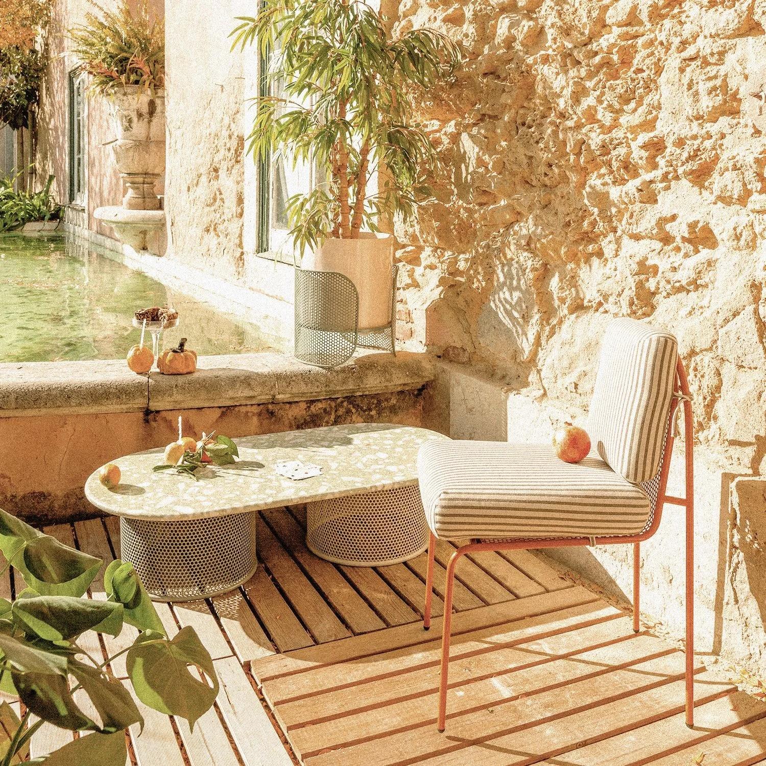 https://a.1stdibscdn.com/contemporary-riviera-chair-in-lacquered-metal-and-green-fabric-for-outdoors-for-sale-picture-7/f_40973/f_464890821756743307590/1707215842057_sem_tthbtritulo_1_ezgif_com_webp_to_jpg_converter_master.jpg