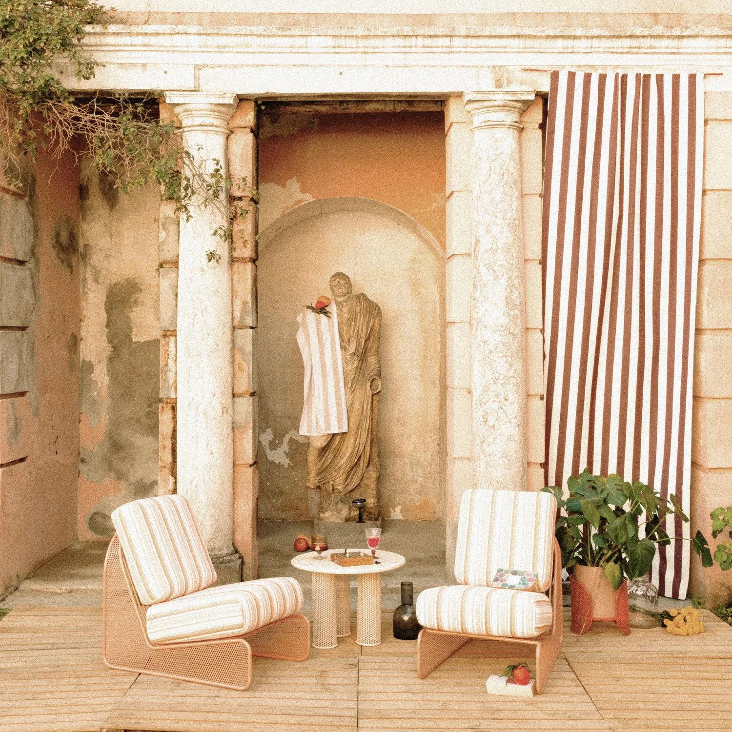 https://a.1stdibscdn.com/contemporary-riviera-armchair-in-lacquered-salmon-metal-for-outdoors-for-sale-picture-4/f_40973/f_386541921709294528579/1707215976791_semrgre_1_master.jpg
