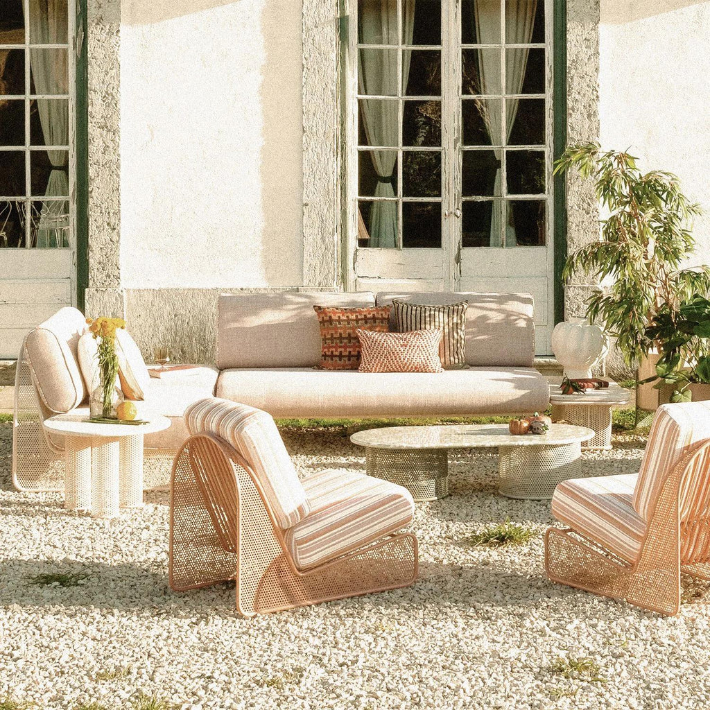 https://a.1stdibscdn.com/contemporary-riviera-rectangle-center-table-in-lacquered-metal-for-outdoors-for-sale-picture-2/f_40973/f_386605521709315425720/1707215977155_1705665085889_sem_titrhtulo_1_master.jpg